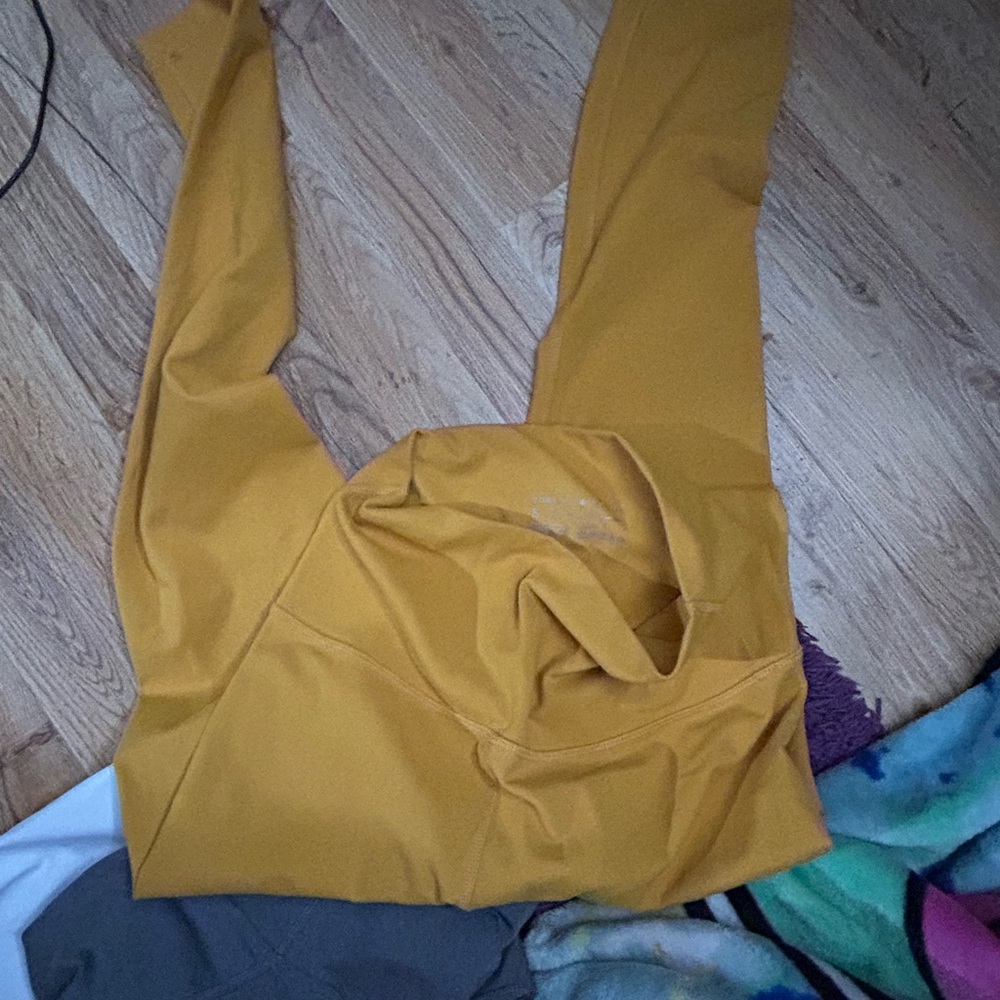 NWOT! yellow/ orange leggings.